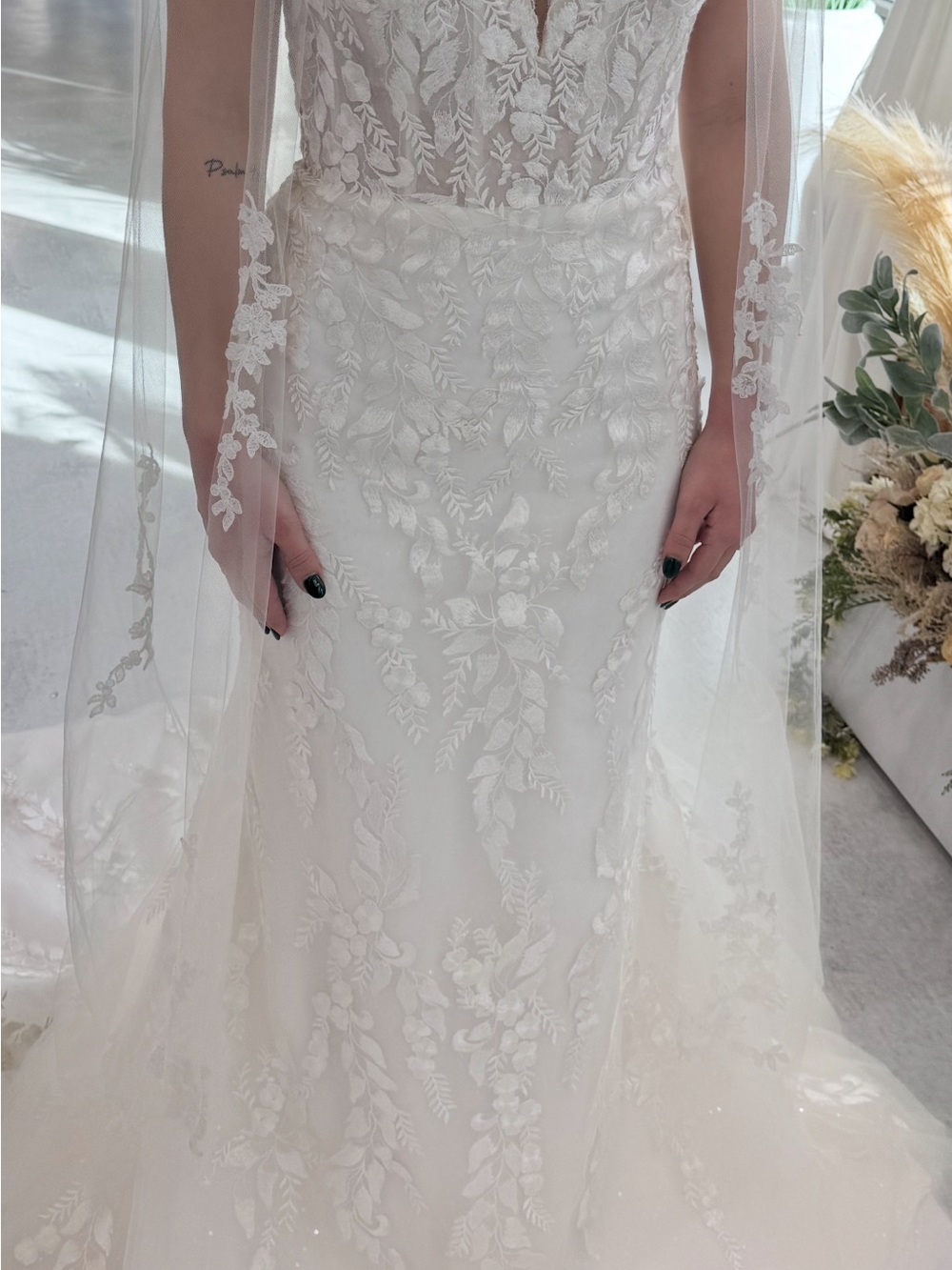 Women's White Lace Embroidered Skirt - Elegant Bridal Style